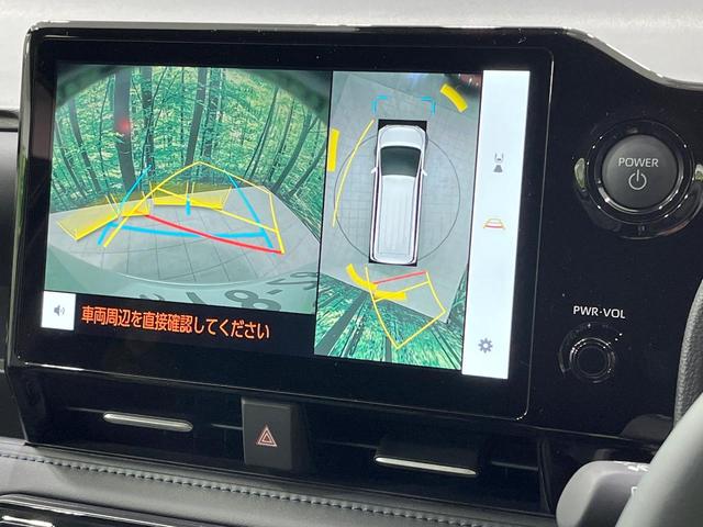 【パノラミックビューモニター】専用のカメラにより、上から見下ろしたような視点で３６０度クルマの周囲を確認することができます☆死角部分も確認しやすく、狭い場所での切り返しや駐車もスムーズに行えます。