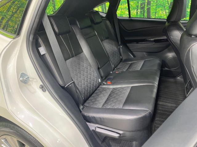 後部座席も気になるようなキズ・汚れやへたり等、大きなダメージはなく、良好な状態です。