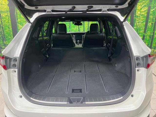 後席を格納すると、これだけの広さが！シーンに合わせたシートアレンジで、大きな荷物も積むことが出来ます♪
