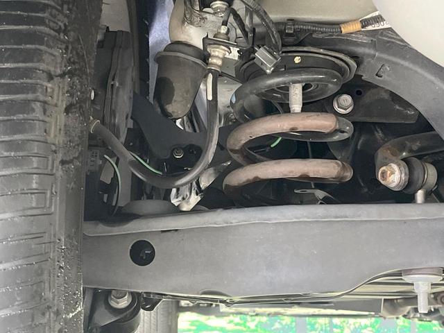 お車を安心してお乗りいただく為には、足回りの定期点検が欠かせません。サービスサポート（有償保証）では無料点検もご提供しており、安心のカーライフをお過ごしいただけるサポート体制が整っています。