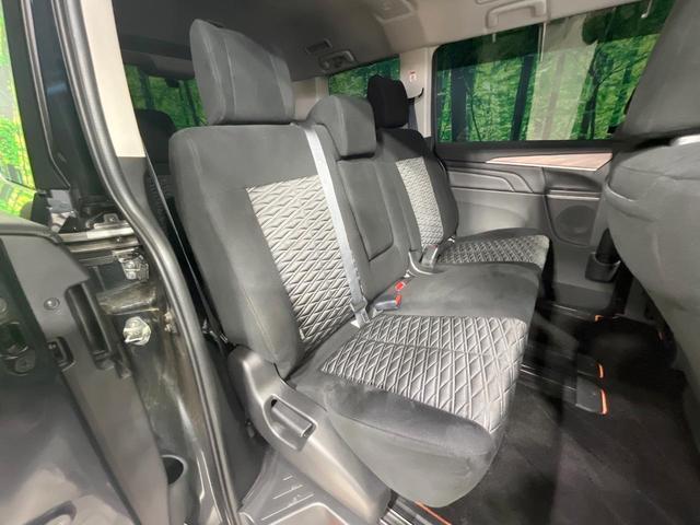 後部座席も気になるようなキズ・汚れやへたり等、大きなダメージはなく、良好な状態です。