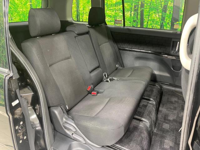 後部座席も気になるようなキズ・汚れやへたり等、大きなダメージはなく、良好な状態です。