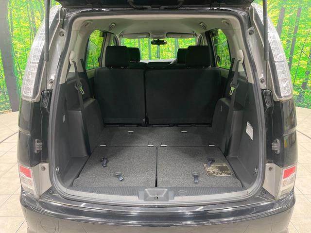 普段のお買い物や通勤、送迎等に十分な荷室スペースを確保しております。セカンドシートを倒すと、大きな荷物の積載も可能です♪