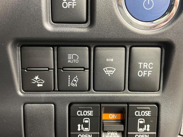 ヴォクシー ハイブリッドZS 煌 禁煙車 モデリスタエアロ 後席モニター BIG-X11型ナビ バックカメラ 両側電動ドア コーナーセンサー クルーズコントロール シートヒーター 寒冷地仕様 スマートキー LEDヘッド ETC(7枚目)