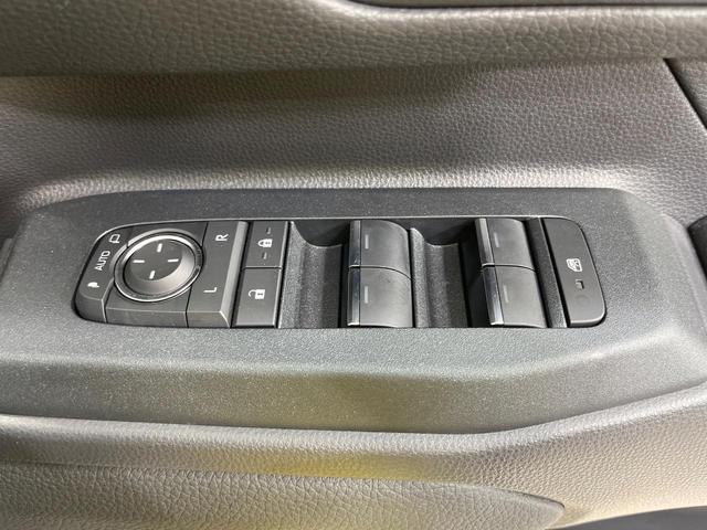 ランドクルーザー２５０ ＶＸ　禁煙車　サンルーフ　モデリスタエアロ　純正１２型ナビ　全周囲カメラ　フルセグ　デジタルインナーミラー　ブラインドスポットモニター　レーダークルーズ　電動リアゲート　前席シートエアコン（57枚目）