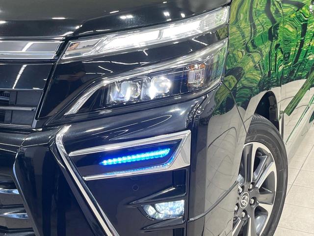 【ＬＥＤヘッドライト】悪天候や夜間走行時も良好な視界を確保し安心して運転できる高輝度ＬＥＤヘッドライトを装備！点灯速度が早く、消費電力も抑えられています。