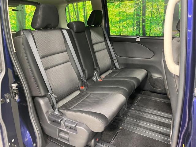 セレナ ハイウェイスターＶ　禁煙車　後席モニター　ＢＩＧ－Ｘ１０型ナビ　全周囲カメラ　フルセグ　セーフティバックＡ　プロパイロット　両側電動ドア　ブラインドスポットモニター　デジタルインナーミラー　コーナーセンサー　ＥＴＣ（11枚目）