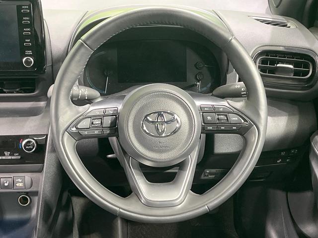 ヤリスクロス ハイブリッドZ 禁煙車 8型ナビ 全周囲カメラ フルセグ レーダークルーズ ブラインドスポットモニター 車線逸脱装置 ハーフレザーシート シートヒータ ステアリングヒーター LEDヘッド&フォグ ETC(11枚目)