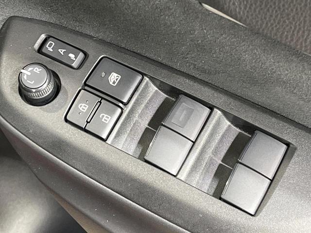 ヤリスクロス ハイブリッドZ 禁煙車 8型ナビ 全周囲カメラ フルセグ レーダークルーズ ブラインドスポットモニター 車線逸脱装置 ハーフレザーシート シートヒータ ステアリングヒーター LEDヘッド&フォグ ETC(30枚目)