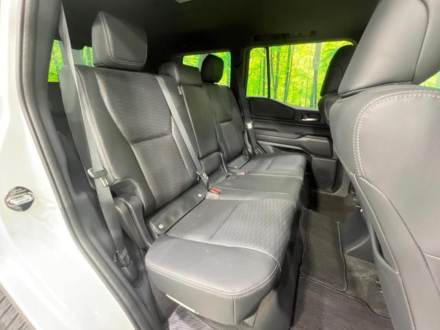 ランドクルーザー250 VX 禁煙車 サンルーフ 純正12.3ナビ 全周囲カメラ JBLサウンド 100V電源 衝突被害軽減 レーダークルーズ 電動リアゲート レザーシート 前席シートエアコン 純正18インチアルミ(11枚目)