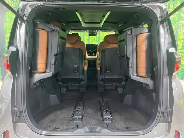 ヴェルファイアハイブリッド Ｚ　プレミア　登録済未使用車　サンルーフ　両側電動ドア　純正ＳＤナビ　全周囲カメラ　衝突被害軽減システム　電動リアゲート　レザーシート　前席シートエアコン　リアシートエアコン　コーナーセンサー　スマートキー（11枚目）