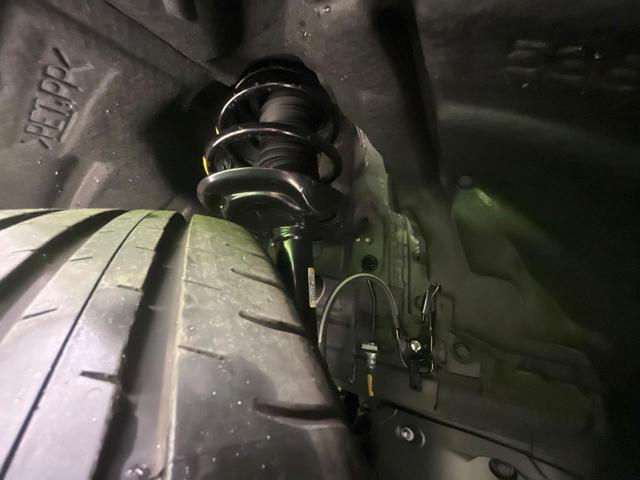 ヴェルファイアハイブリッド Ｚ　プレミア　登録済未使用車　サンルーフ　両側電動ドア　純正ＳＤナビ　全周囲カメラ　衝突被害軽減システム　電動リアゲート　レザーシート　前席シートエアコン　リアシートエアコン　コーナーセンサー　スマートキー（21枚目）