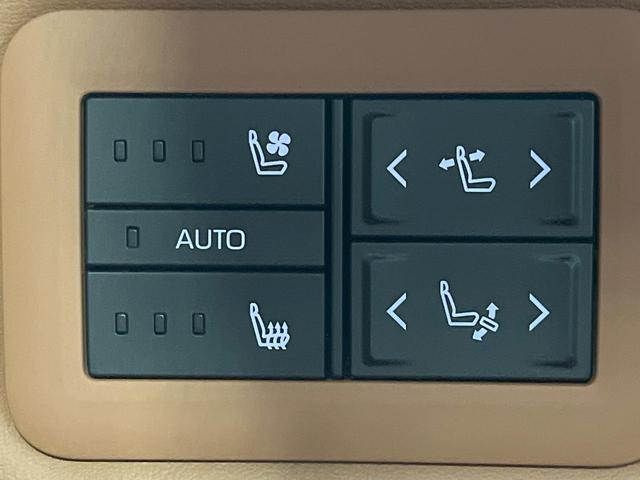 ヴェルファイアハイブリッド Ｚ　プレミア　登録済未使用車　サンルーフ　両側電動ドア　純正ＳＤナビ　全周囲カメラ　衝突被害軽減システム　電動リアゲート　レザーシート　前席シートエアコン　リアシートエアコン　コーナーセンサー　スマートキー（42枚目）