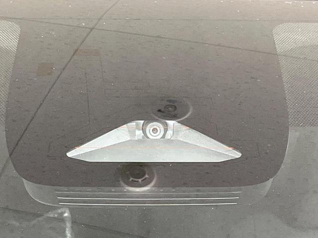 シエンタ ハイブリッドX 登録済未使用車 両側スライドドア レーダークルーズ 衝突被害軽減システム コーナーセンサー スマートキー LEDヘッド オートハイビーム 車線逸脱警報 オートライト オートエアコン 横滑り防止(3枚目)