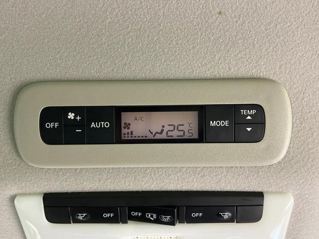 セレナ e-パワー ハイウェイスターV 禁煙車 後席モニター 純正10型ナビ 全周囲カメラ プロパイロット ブラインドスポットモニター 両側電動ドア リアオートエアコン LEDヘッドライト ETC 電動パーキングブレーキ オートライト(8枚目)