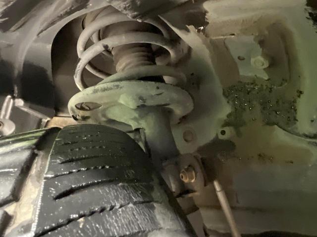 ヴェルファイア ２．４Ｚ　プラチナムセレクション　禁煙車　純正ナビ　バックカメラ　両側電動ドア　電動リアゲート　デジタルインナーミラー　クリアランスソナー　ＨＩＤヘッド　オートライト　純正１８インチＡＷ　オットマン　プライバシーガラス　ＥＴＣ（24枚目）