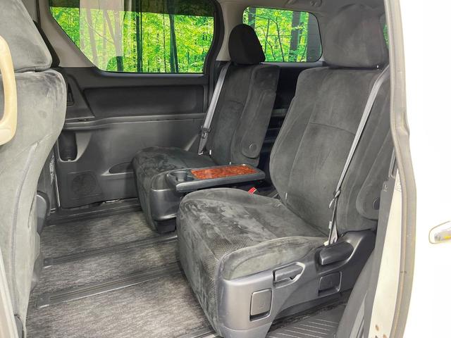 ヴェルファイア ２．４Ｚ　プラチナムセレクション　禁煙車　純正ナビ　バックカメラ　両側電動ドア　電動リアゲート　デジタルインナーミラー　クリアランスソナー　ＨＩＤヘッド　オートライト　純正１８インチＡＷ　オットマン　プライバシーガラス　ＥＴＣ（31枚目）