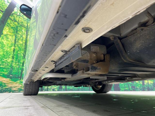 ヴェルファイア ２．４Ｚ　プラチナムセレクション　禁煙車　純正ナビ　バックカメラ　両側電動ドア　電動リアゲート　デジタルインナーミラー　クリアランスソナー　ＨＩＤヘッド　オートライト　純正１８インチＡＷ　オットマン　プライバシーガラス　ＥＴＣ（34枚目）