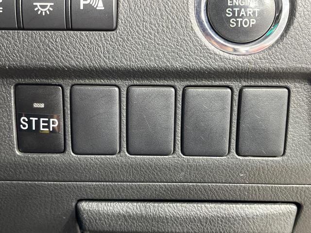 ヴェルファイア ２．４Ｚ　プラチナムセレクション　禁煙車　純正ナビ　バックカメラ　両側電動ドア　電動リアゲート　デジタルインナーミラー　クリアランスソナー　ＨＩＤヘッド　オートライト　純正１８インチＡＷ　オットマン　プライバシーガラス　ＥＴＣ（43枚目）