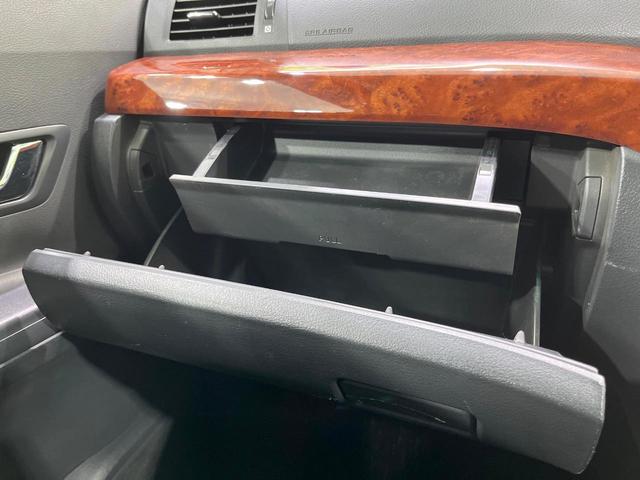 ヴェルファイア ２．４Ｚ　プラチナムセレクション　禁煙車　純正ナビ　バックカメラ　両側電動ドア　電動リアゲート　デジタルインナーミラー　クリアランスソナー　ＨＩＤヘッド　オートライト　純正１８インチＡＷ　オットマン　プライバシーガラス　ＥＴＣ（53枚目）