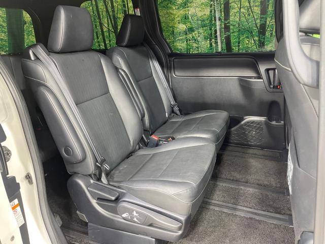 エスクァイア ハイブリッドＧｉ　ブラックテーラード　禁煙車　後席モニター　純正９型ナビ　両側電動ドア　シートヒーター　衝突被害軽減　コーナーセンサー　ＬＥＤヘッド　ＥＴＣ　クルコン　純正１５インチアルミ　オートハイビーム　スマートキー（10枚目）