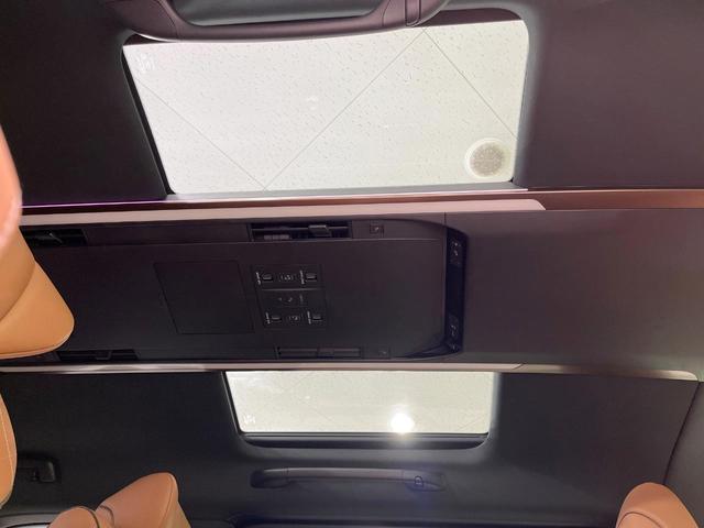 ヴェルファイアハイブリッド Ｚ　プレミア　登録済未使用車　ガラスルーフ　純正１４型ナビ　全周囲カメラ　フルセグ　チームメイト　ブラインドスポットモニター　デジタルインナーミラー　ユニバーサルステップ　１００Ｖ電源　電動リアゲート　ＥＴＣ（3枚目）