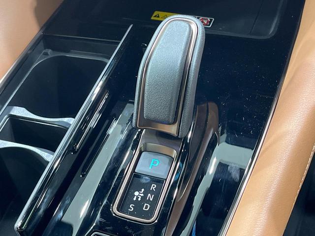 ヴェルファイアハイブリッド Ｚ　プレミア　登録済未使用車　ガラスルーフ　純正１４型ナビ　全周囲カメラ　フルセグ　チームメイト　ブラインドスポットモニター　デジタルインナーミラー　ユニバーサルステップ　１００Ｖ電源　電動リアゲート　ＥＴＣ（28枚目）