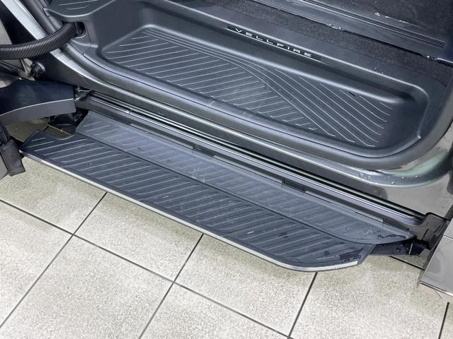 ヴェルファイアハイブリッド Ｚ　プレミア　登録済未使用車　ガラスルーフ　純正１４型ナビ　全周囲カメラ　フルセグ　チームメイト　ブラインドスポットモニター　デジタルインナーミラー　ユニバーサルステップ　１００Ｖ電源　電動リアゲート　ＥＴＣ（52枚目）