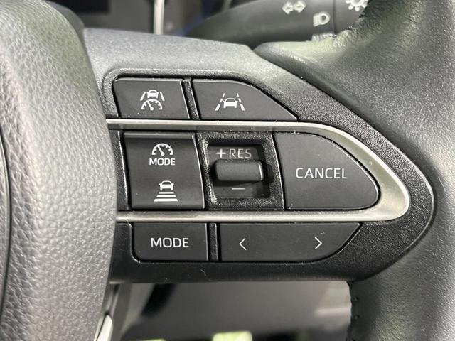 ヴォクシー ハイブリッドＳ－Ｚ　禁煙車　後席モニター　純正１０型ナビ　快適利便ＰＫＧ　全席シートヒーター　ユニバーサルステップ　電動リアゲート　両側電動ドア　レーダークルーズ　オットマン　１００Ｖ電源　衝突被害軽減（5枚目）