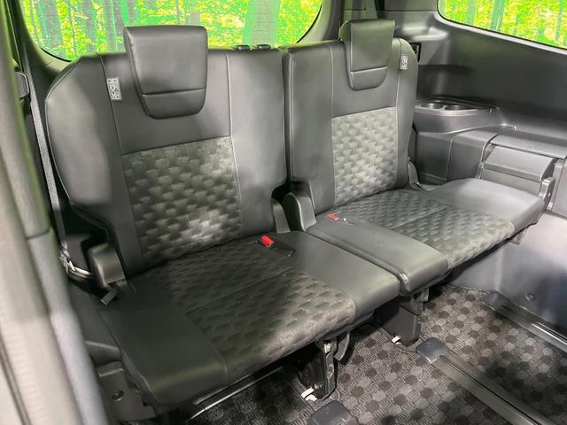 ヴォクシー ハイブリッドＳ－Ｚ　禁煙車　後席モニター　純正１０型ナビ　快適利便ＰＫＧ　全席シートヒーター　ユニバーサルステップ　電動リアゲート　両側電動ドア　レーダークルーズ　オットマン　１００Ｖ電源　衝突被害軽減（10枚目）