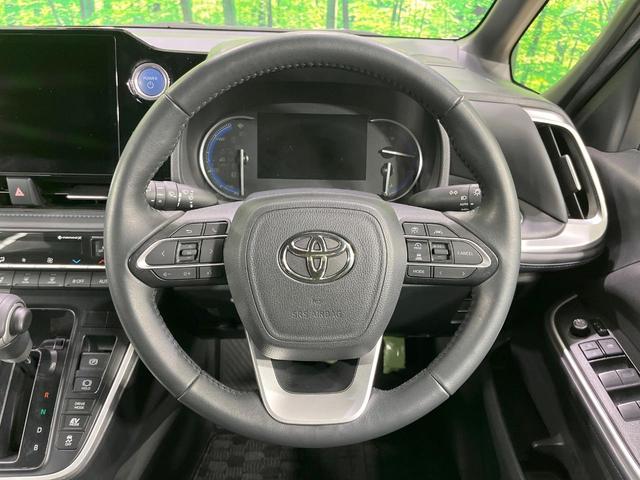 ヴォクシー ハイブリッドＳ－Ｚ　禁煙車　後席モニター　純正１０型ナビ　快適利便ＰＫＧ　全席シートヒーター　ユニバーサルステップ　電動リアゲート　両側電動ドア　レーダークルーズ　オットマン　１００Ｖ電源　衝突被害軽減（11枚目）