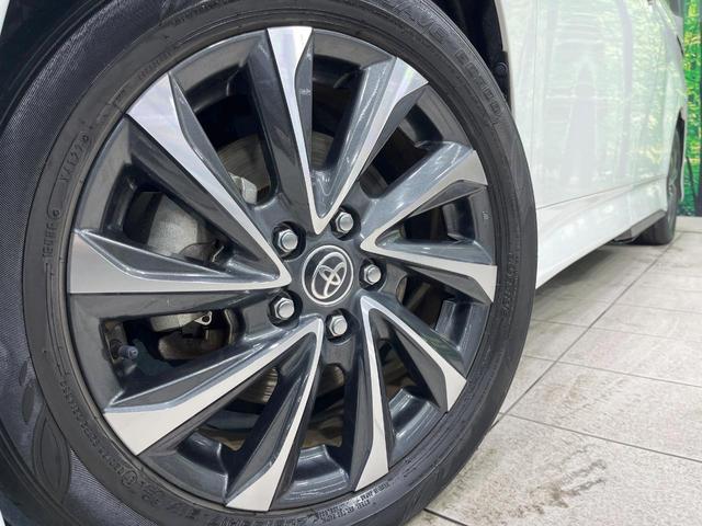 ヴォクシー ハイブリッドＳ－Ｚ　禁煙車　後席モニター　純正１０型ナビ　快適利便ＰＫＧ　全席シートヒーター　ユニバーサルステップ　電動リアゲート　両側電動ドア　レーダークルーズ　オットマン　１００Ｖ電源　衝突被害軽減（13枚目）