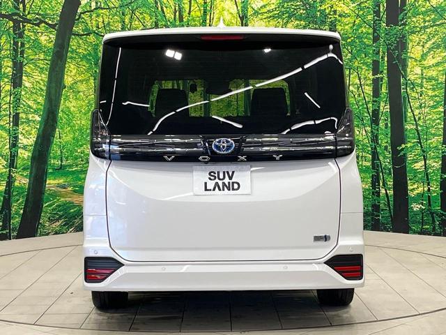 ヴォクシー ハイブリッドＳ－Ｚ　禁煙車　後席モニター　純正１０型ナビ　快適利便ＰＫＧ　全席シートヒーター　ユニバーサルステップ　電動リアゲート　両側電動ドア　レーダークルーズ　オットマン　１００Ｖ電源　衝突被害軽減（17枚目）