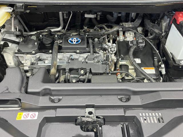 ヴォクシー ハイブリッドＳ－Ｚ　禁煙車　後席モニター　純正１０型ナビ　快適利便ＰＫＧ　全席シートヒーター　ユニバーサルステップ　電動リアゲート　両側電動ドア　レーダークルーズ　オットマン　１００Ｖ電源　衝突被害軽減（18枚目）