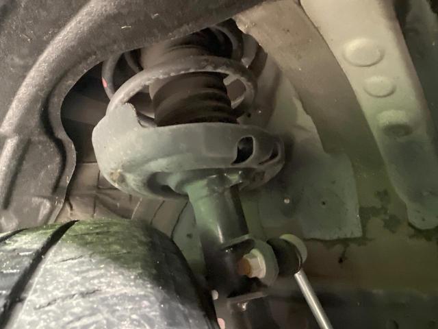 ヴォクシー ハイブリッドＳ－Ｚ　禁煙車　後席モニター　純正１０型ナビ　快適利便ＰＫＧ　全席シートヒーター　ユニバーサルステップ　電動リアゲート　両側電動ドア　レーダークルーズ　オットマン　１００Ｖ電源　衝突被害軽減（25枚目）