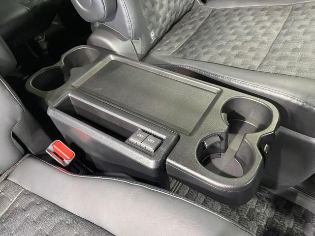ヴォクシー ハイブリッドＳ－Ｚ　禁煙車　後席モニター　純正１０型ナビ　快適利便ＰＫＧ　全席シートヒーター　ユニバーサルステップ　電動リアゲート　両側電動ドア　レーダークルーズ　オットマン　１００Ｖ電源　衝突被害軽減（31枚目）