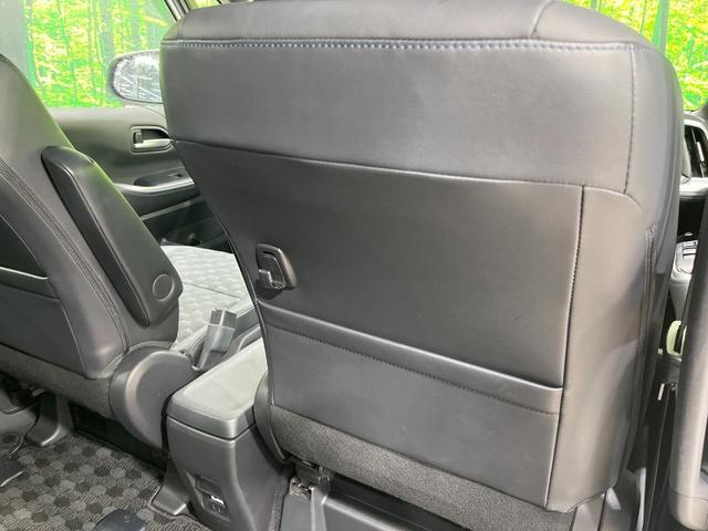 ヴォクシー ハイブリッドＳ－Ｚ　禁煙車　後席モニター　純正１０型ナビ　快適利便ＰＫＧ　全席シートヒーター　ユニバーサルステップ　電動リアゲート　両側電動ドア　レーダークルーズ　オットマン　１００Ｖ電源　衝突被害軽減（37枚目）