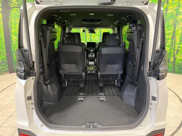 ヴォクシー ハイブリッドＳ－Ｚ　禁煙車　後席モニター　純正１０型ナビ　快適利便ＰＫＧ　全席シートヒーター　ユニバーサルステップ　電動リアゲート　両側電動ドア　レーダークルーズ　オットマン　１００Ｖ電源　衝突被害軽減（41枚目）