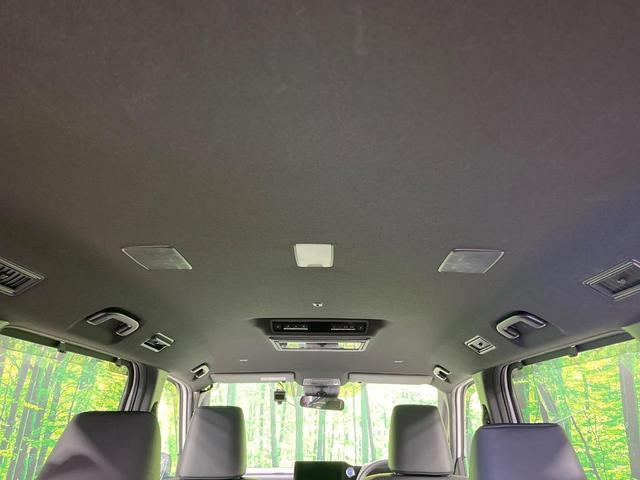 ヴォクシー ハイブリッドＳ－Ｚ　禁煙車　後席モニター　純正１０型ナビ　快適利便ＰＫＧ　全席シートヒーター　ユニバーサルステップ　電動リアゲート　両側電動ドア　レーダークルーズ　オットマン　１００Ｖ電源　衝突被害軽減（44枚目）