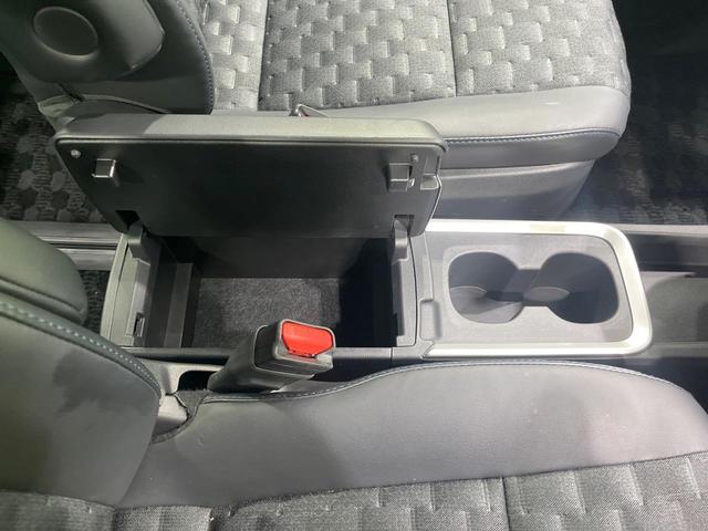 ヴォクシー ハイブリッドＳ－Ｚ　禁煙車　後席モニター　純正１０型ナビ　快適利便ＰＫＧ　全席シートヒーター　ユニバーサルステップ　電動リアゲート　両側電動ドア　レーダークルーズ　オットマン　１００Ｖ電源　衝突被害軽減（61枚目）