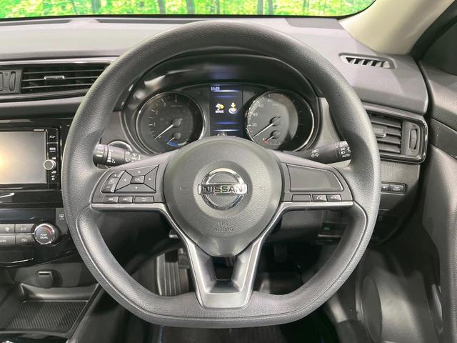 �C���e���A�ɍ��킹���f�U�C���̃X�e�A�����O�́A�^�]�������̂��Ƃ��l���A�^�]���₷���`��A�傫���ł��B�����x�A���ۂɐG���Ă��m���߂��������B