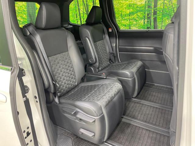 ヴォクシー ハイブリッドＳ－Ｚ　禁煙車　後席モニター　純正１０型ナビ　全方位カメラ　快適利便パッケージ　トヨタチームメイト　電動リアゲート　レーダークルーズ　ブラインドスポットモニター　ＡＣ１００Ｖ　シートヒーター　両側電動ドア（9枚目）