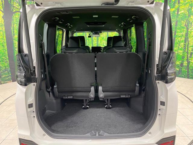 ヴォクシー ハイブリッドＳ－Ｚ　禁煙車　後席モニター　純正１０型ナビ　全方位カメラ　快適利便パッケージ　トヨタチームメイト　電動リアゲート　レーダークルーズ　ブラインドスポットモニター　ＡＣ１００Ｖ　シートヒーター　両側電動ドア（12枚目）