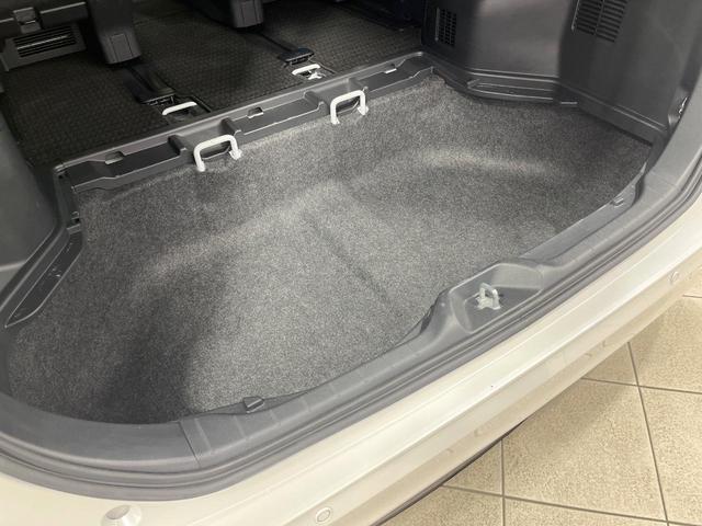 ヴォクシー ハイブリッドＳ－Ｚ　禁煙車　後席モニター　純正１０型ナビ　全方位カメラ　快適利便パッケージ　トヨタチームメイト　電動リアゲート　レーダークルーズ　ブラインドスポットモニター　ＡＣ１００Ｖ　シートヒーター　両側電動ドア（43枚目）