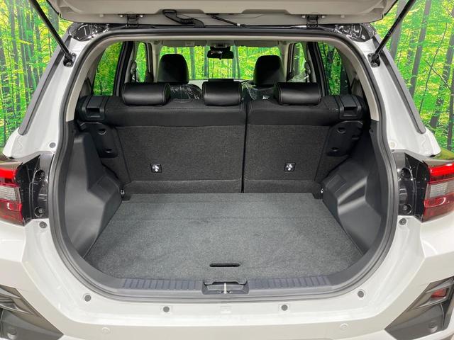 ���i�̂���������ʋ΁A���}���ɏ\���ȉ׎��X�y�[�X���m�ۂ��Ă���܂��B�Z�J���h�V�[�g��|���ƁA�傫�ȉו��̐ύڂ��\�ł���