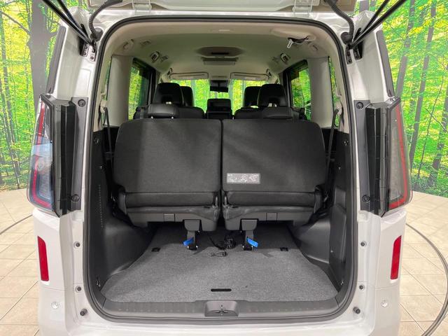 ���i�̂���������ʋ΁A���}���ɏ\���ȉ׎��X�y�[�X���m�ۂ��Ă���܂��B�Z�J���h�V�[�g��|���ƁA�傫�ȉו��̐ύڂ��\�ł���