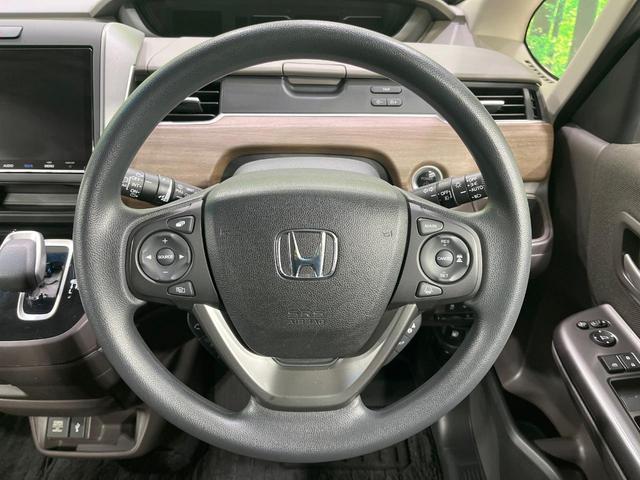 フリードハイブリッド ハイブリッド・Ｇホンダセンシング　禁煙車　純正９型ナビ　バックカメラ　フルセグ　両側電動ドア　ホンダセンシング　レーダークルーズ　コーナーセンサー　シートヒーター　スマートキー　ＬＥＤヘッド　ビルトインＥＴＣ　オートライト（12枚目）