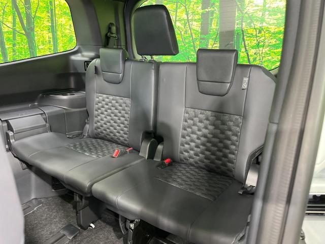 ヴォクシー ハイブリッドＳ－Ｚ　改良後モデル　登録済未使用車　ユニバーサルステップ　快適利便ＰＫＧ　チームメイト　純正１０型ディスプレイ　全周囲カメラ　デジタルインナーミラー　電動リゲート　コーナーセンサー　ＬＥＤヘッド　ＥＴＣ（61枚目）