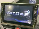 ヴォクシー ＺＳ　煌　禁煙車　後席モニター　１０型ＢＩＧＸ　フルセグ　バックカメラ　両側電動スライド　ＬＥＤヘッド　フォグランプ　純正１６インチアルミ　ＥＴＣ　アイドリングストップ　ＤＶＤ再生　オートライト　オートエアコン（4枚目）