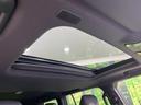 【サンルーフ】開放感たっぷりの希少装備、サンルーフが装着されています！車内に明かりを取り入れたり景色を楽しむ以外にも、車内の空気も簡単に換気できて快適です！